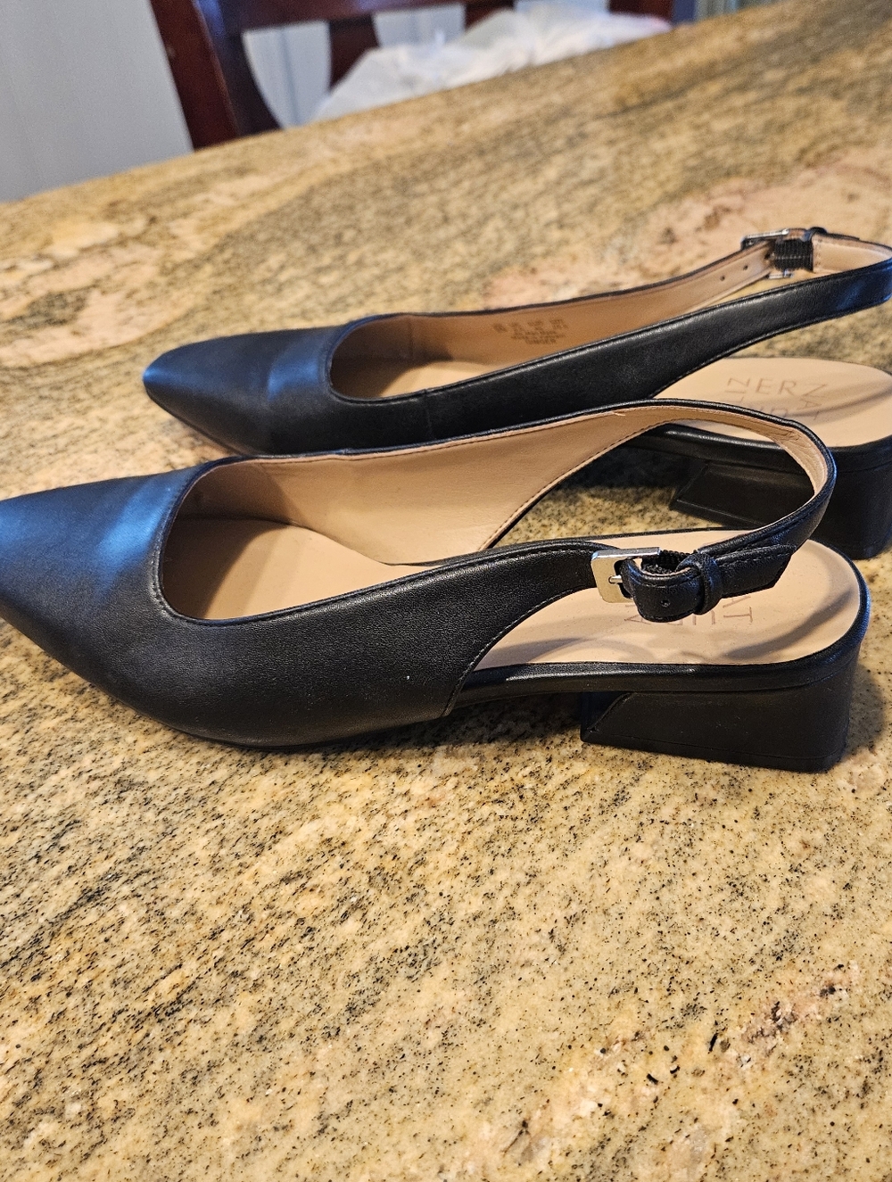 Black Naturalizer Slingback Pointed-Toe Low Block Heel Women's Pumps Sz 9
